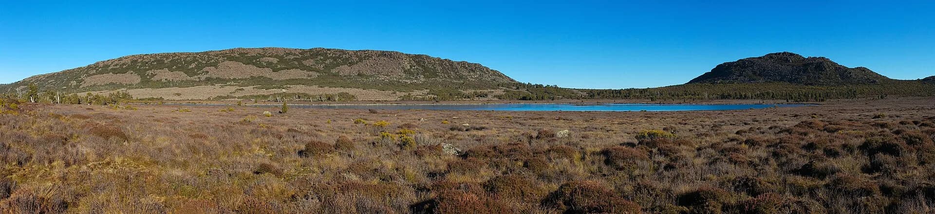 Highland lake and alpine vegetation above the tiers