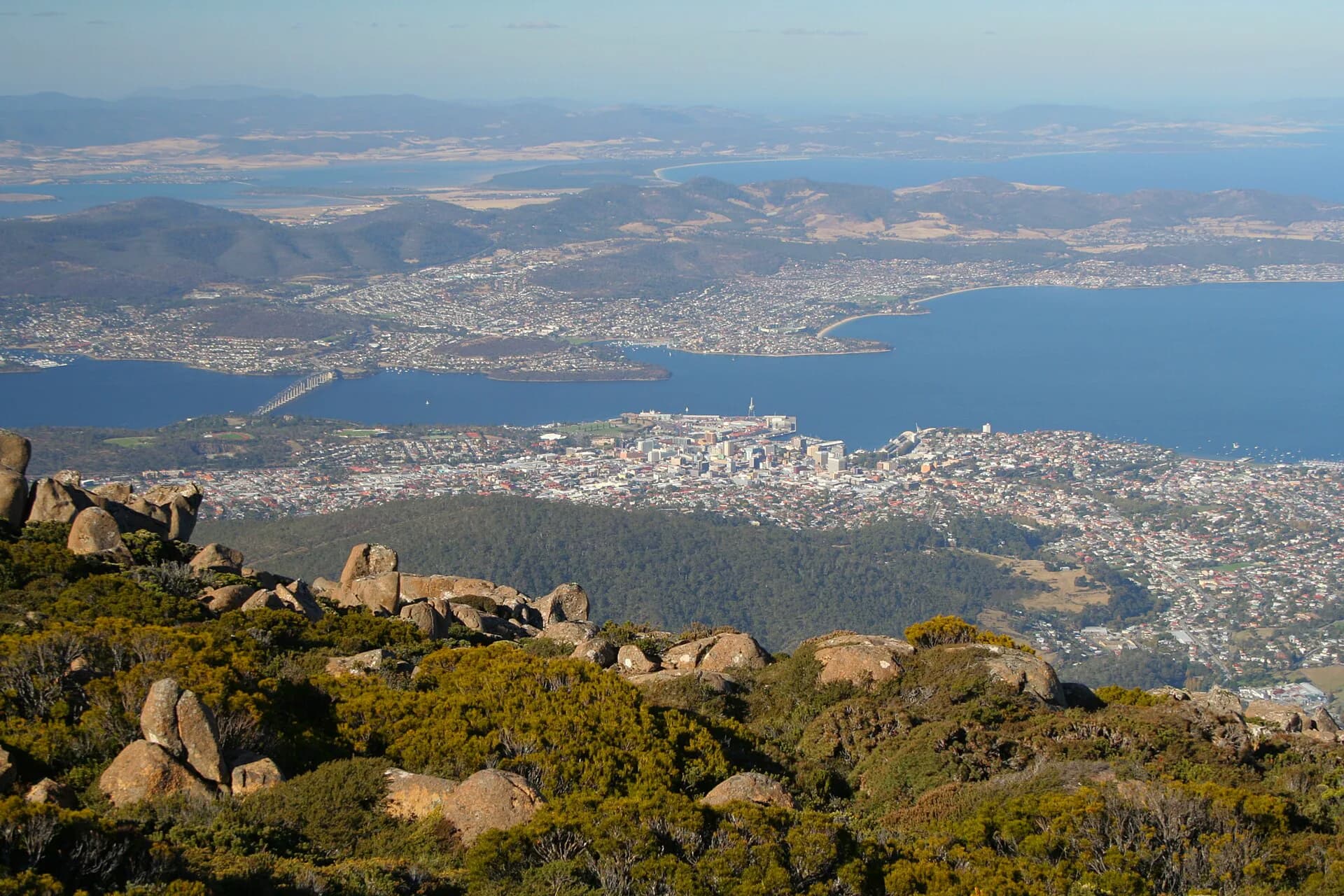 Hobart around the River Derwent below kunanyi