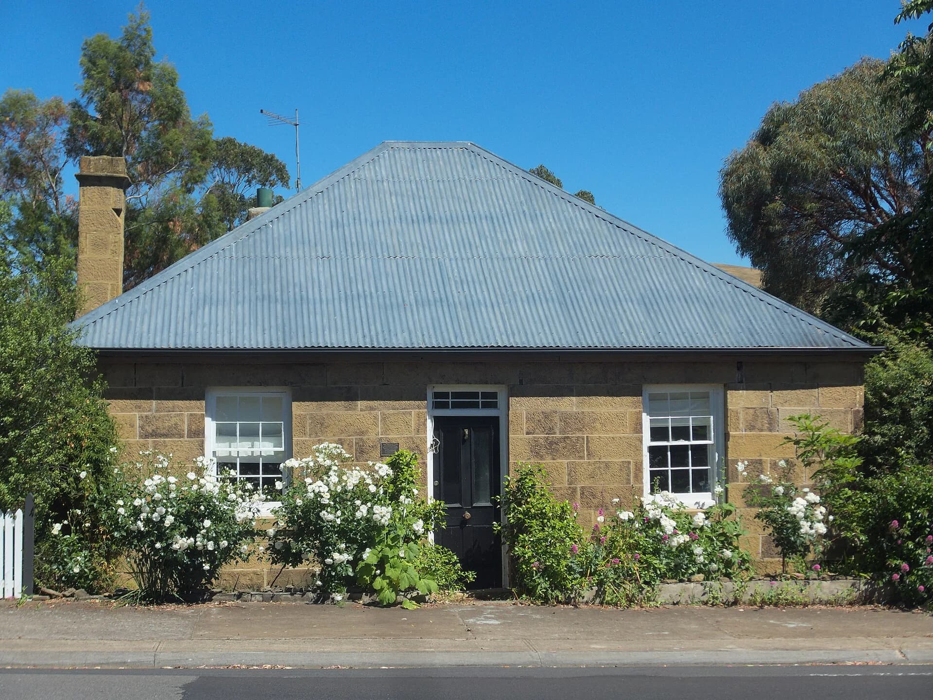 Villeneuve Cottage in Hamilton