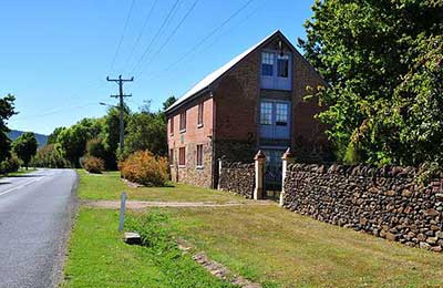 Neighbouring Towns: Deloraine